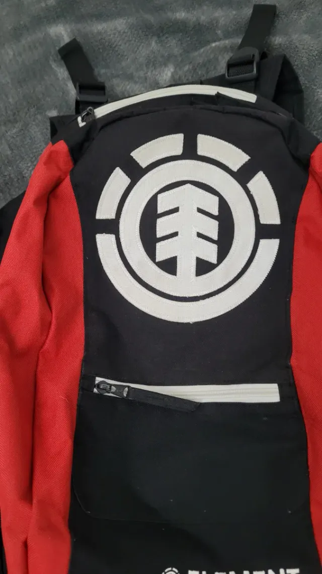 Mochila Element Negra y Roja