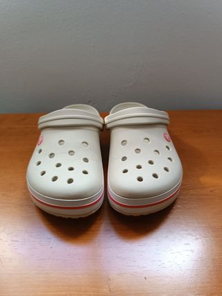 Zuecos Crocs Talla 41 Crema