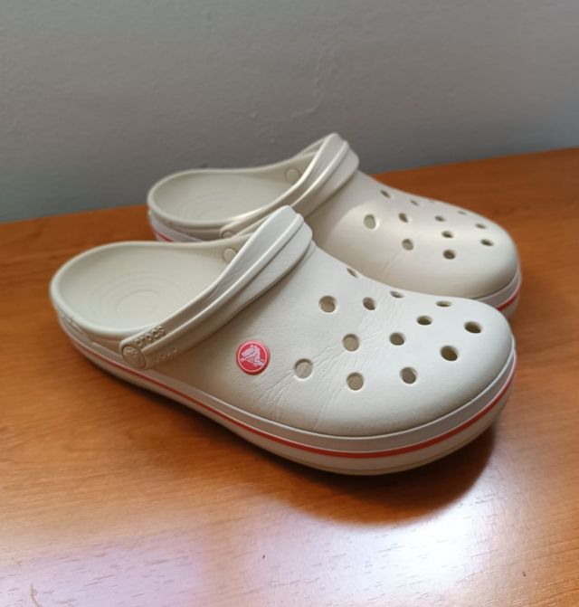 Zuecos Crocs Talla 41 Crema