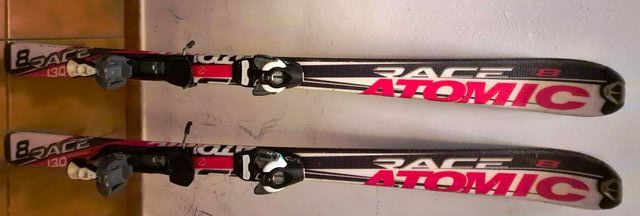 Esquís ATOMIC 130cm con Bastones