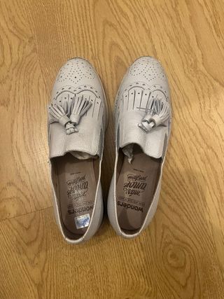 Zapatos Wonders blancos como nuevos