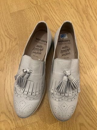 Zapatos Wonders blancos como nuevos