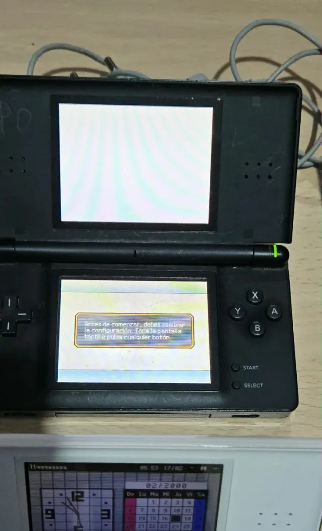 Lote 4 Nintendo DS (Negra, Blanca)