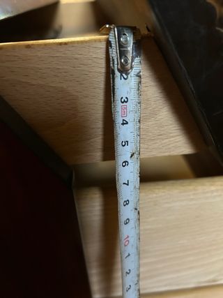 Cajonera antigua de madera y metal