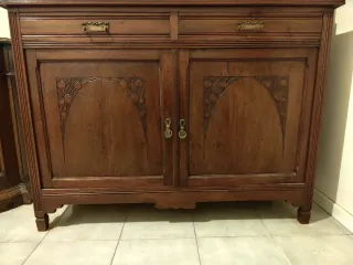 Credenza a due corpi in legno e vetro