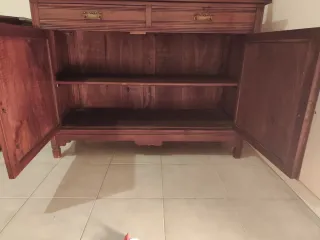 Credenza a due corpi in legno e vetro