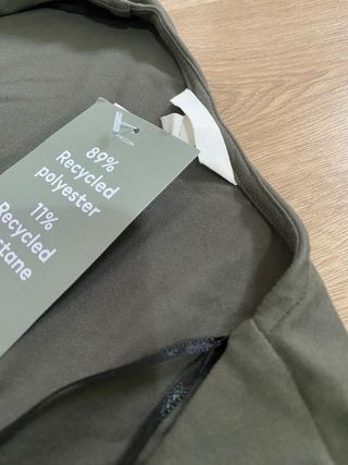 Camiseta H&M manga larga verde oliva