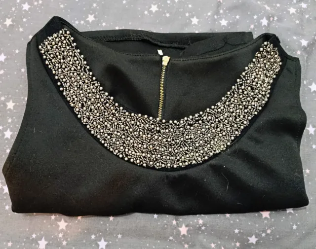 Vestido negro con pedrería plateada