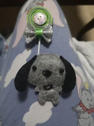 Broches de fieltro para ropa o manualidades