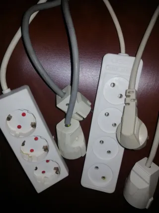 2 Regletas 3 y 4 Enchufes + 2 Individuales