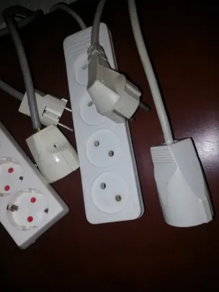 2 Regletas 3 y 4 Enchufes + 2 Individuales