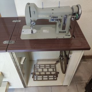 Máquina de coser Wertheim con mueble