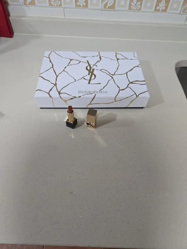 Pintalabios YSL + Caja
