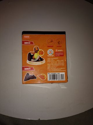 Figura de Charmander Montable Diorama + Caja