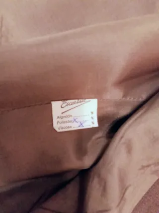 Chaqueta con costuras vistas, talla M.