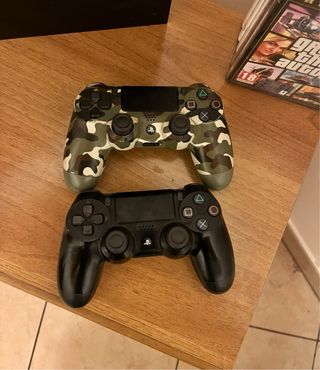 Ps4 fat 500gb con 5 giochi e 2 pad