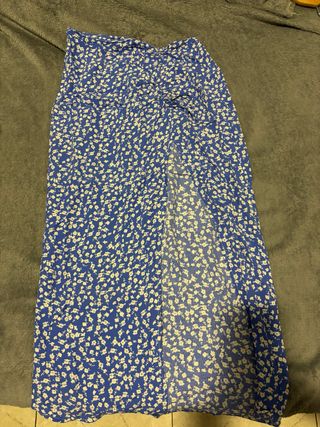 Falda larga floral azul y blanca