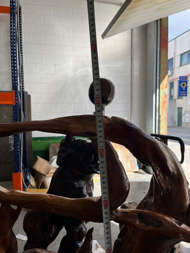 Sillas artesanales de raíces de árbol