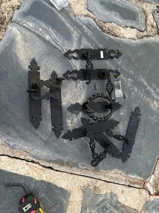 Herrajes de hierro forjado para puertas