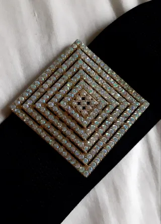 Cinto elástico preto com strass