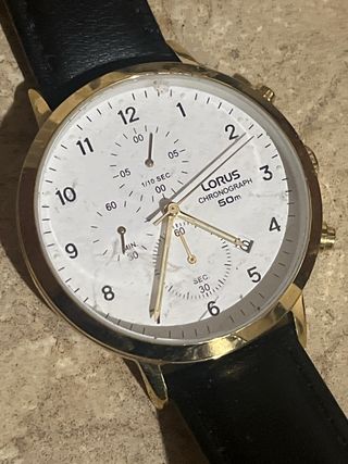 Reloj Lorus Negro y Dorado
escucho ofertas