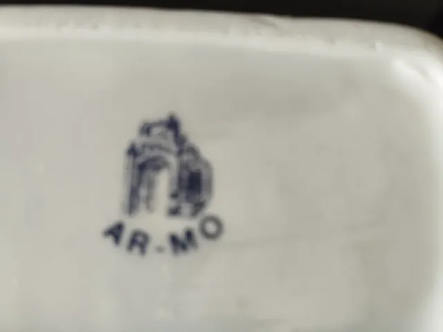 Liquore in porcellana con 4 bicchierini