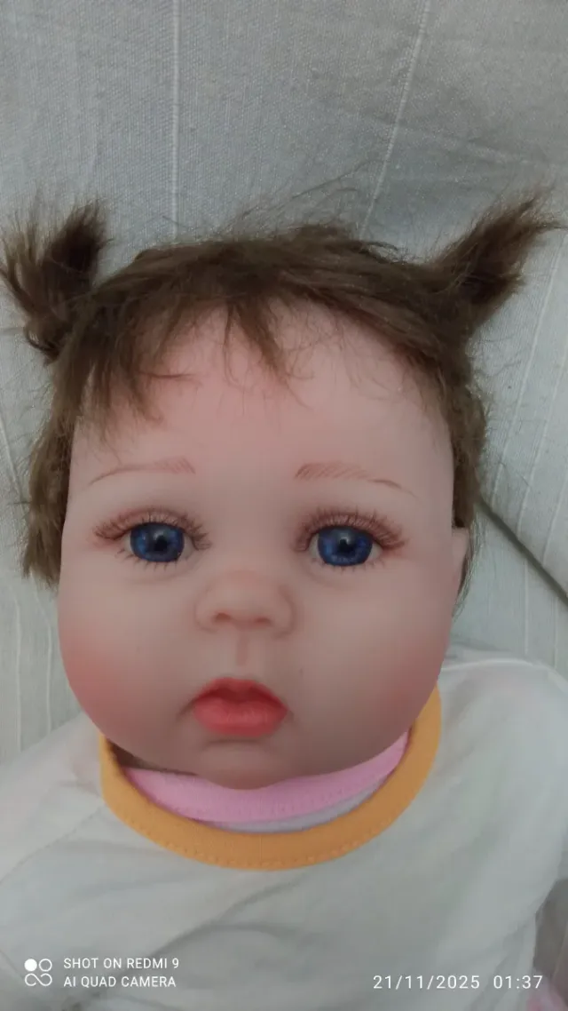 Muñeca realista ojos azules con de  cuerpo  fibra