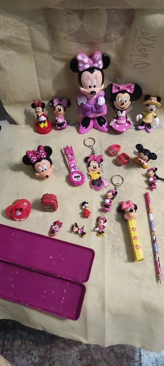 Lote Figuras Minnie y Mickey Mousse y estuche 
