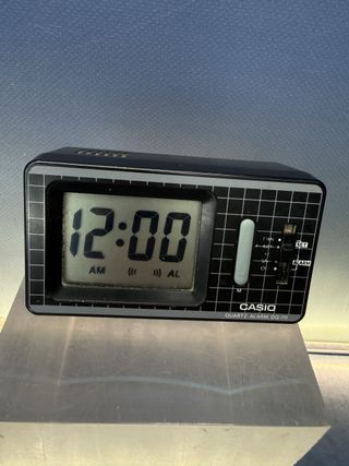 Reloj despertador de viaje CASIO DQ-711