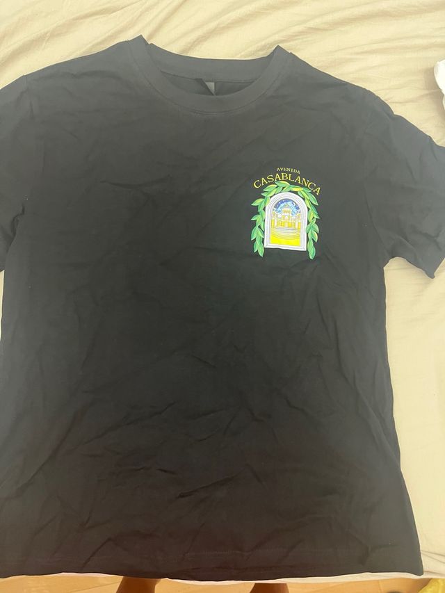 Camiseta Negra con Diseño Avenida Casablanca