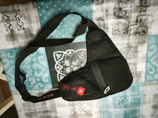 Riñonera Rip Curl negra y roja