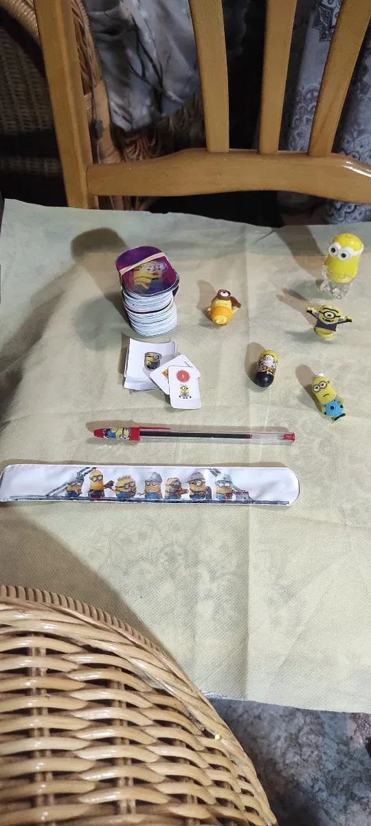 Lote de figuras y accesorios Minions, 8 objetos 
