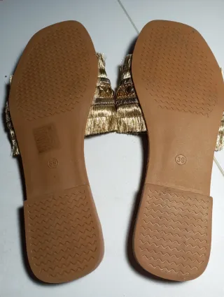 Sandalias doradas BUONARROTI