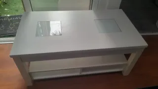 Mesa auxiliar de madera y cristal