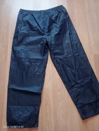 Pantalón de agua azul marino a estrenar