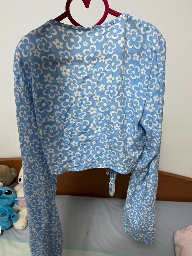 Top floral azul y blanco talla única