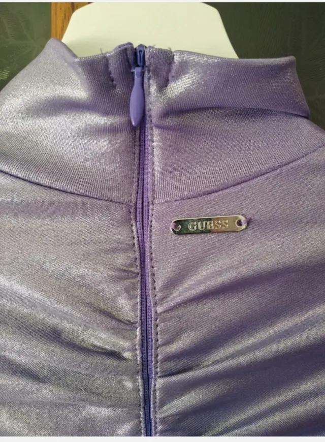 Vestido lila fruncido