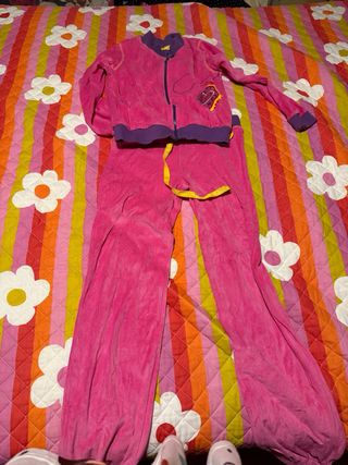 Chándal Agatha Ruiz de la Prada rosa y morado