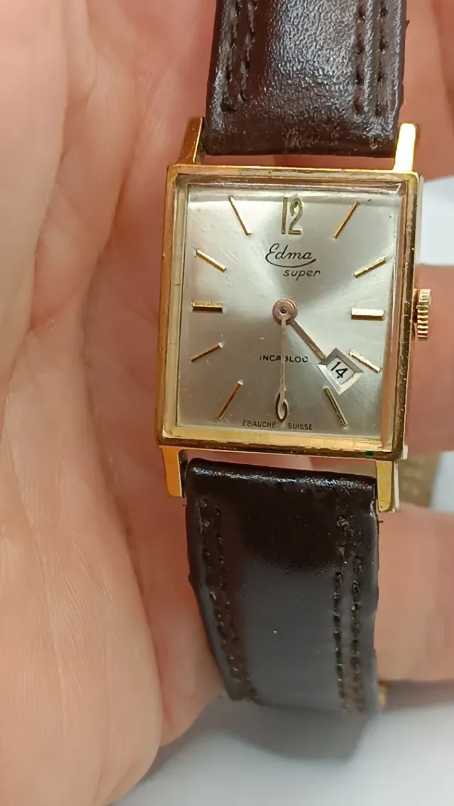 Reloj Edma Super Rectangular Dorado