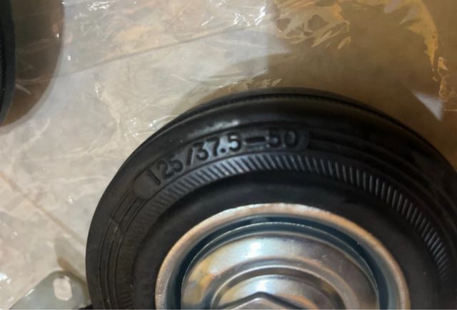 Set 4 Ruote Girevoli tra cui 2 con freno 