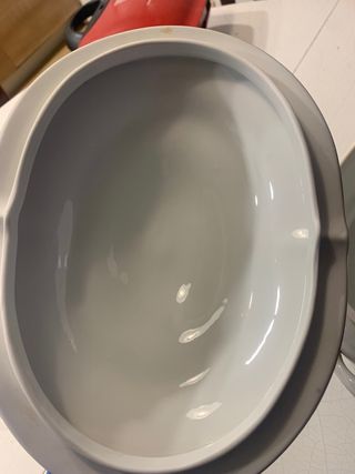 Sopera de porcelana con detalles dorados