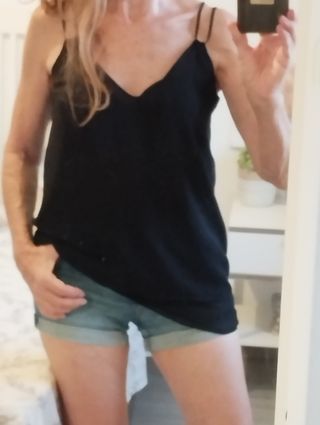 Camiseta negra tirantes asimétrica 