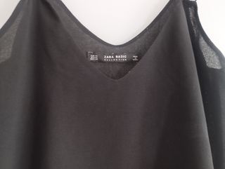 Camiseta negra tirantes asimétrica 