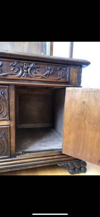 Antigua vitrina expositora de madera y cristal