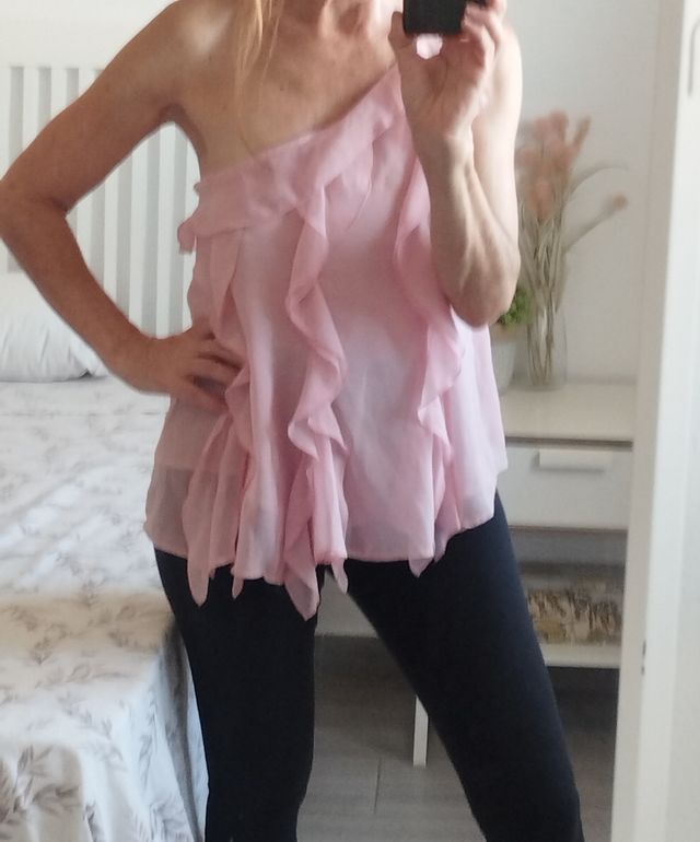 Blusa rosa con volantes