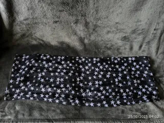 Fular negro con estrellas blancas