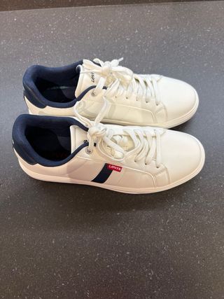 Zapatillas Levi's Blancas y Azul Marino