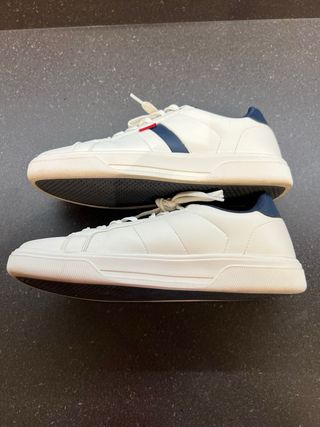 Zapatillas Levi's Blancas y Azul Marino