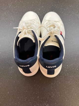 Zapatillas Levi's Blancas y Azul Marino