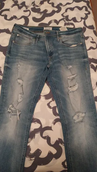 Pantalón Jack & Jones desgastado chico